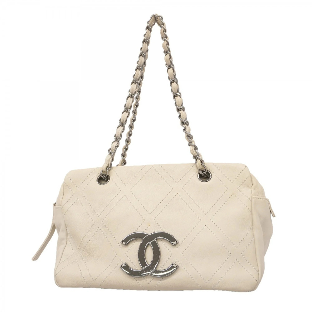 CHANEL White Leather Shoulder Bag